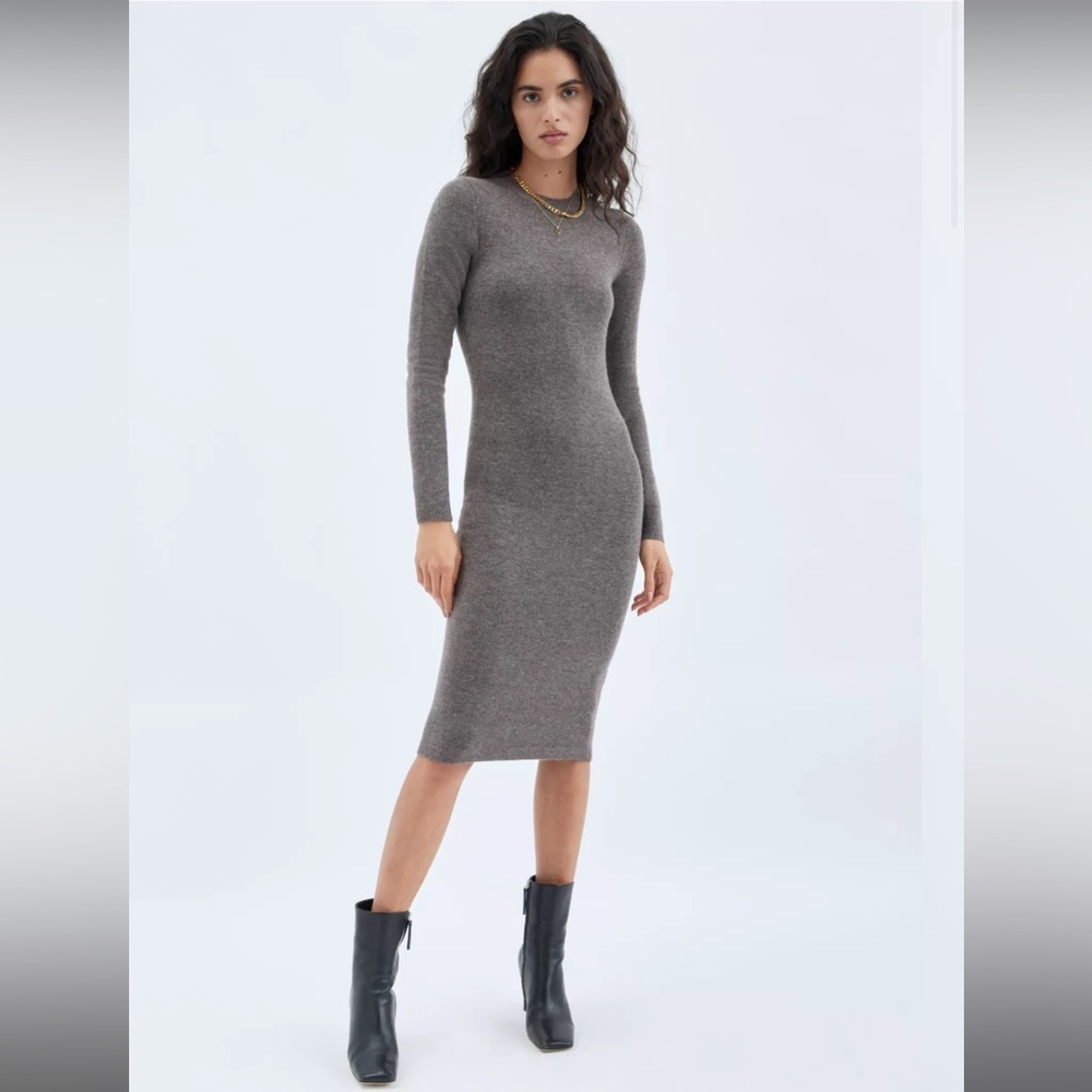 Aritzia’s Wilfred Melissa Midi Sweater Dress Size Medium